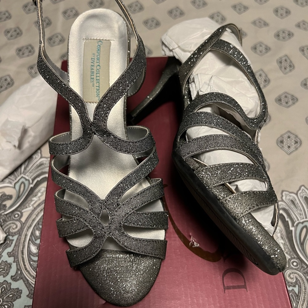 DYEABLES “Paisley” Petwer Comfort Heels Size 8
